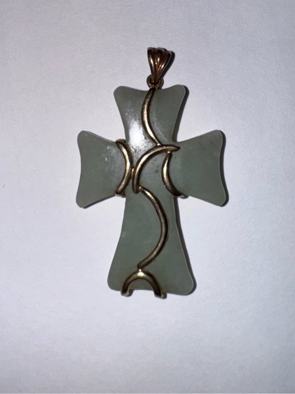 Jade cross pendant with 10K gold wired - Picture 2 of 6